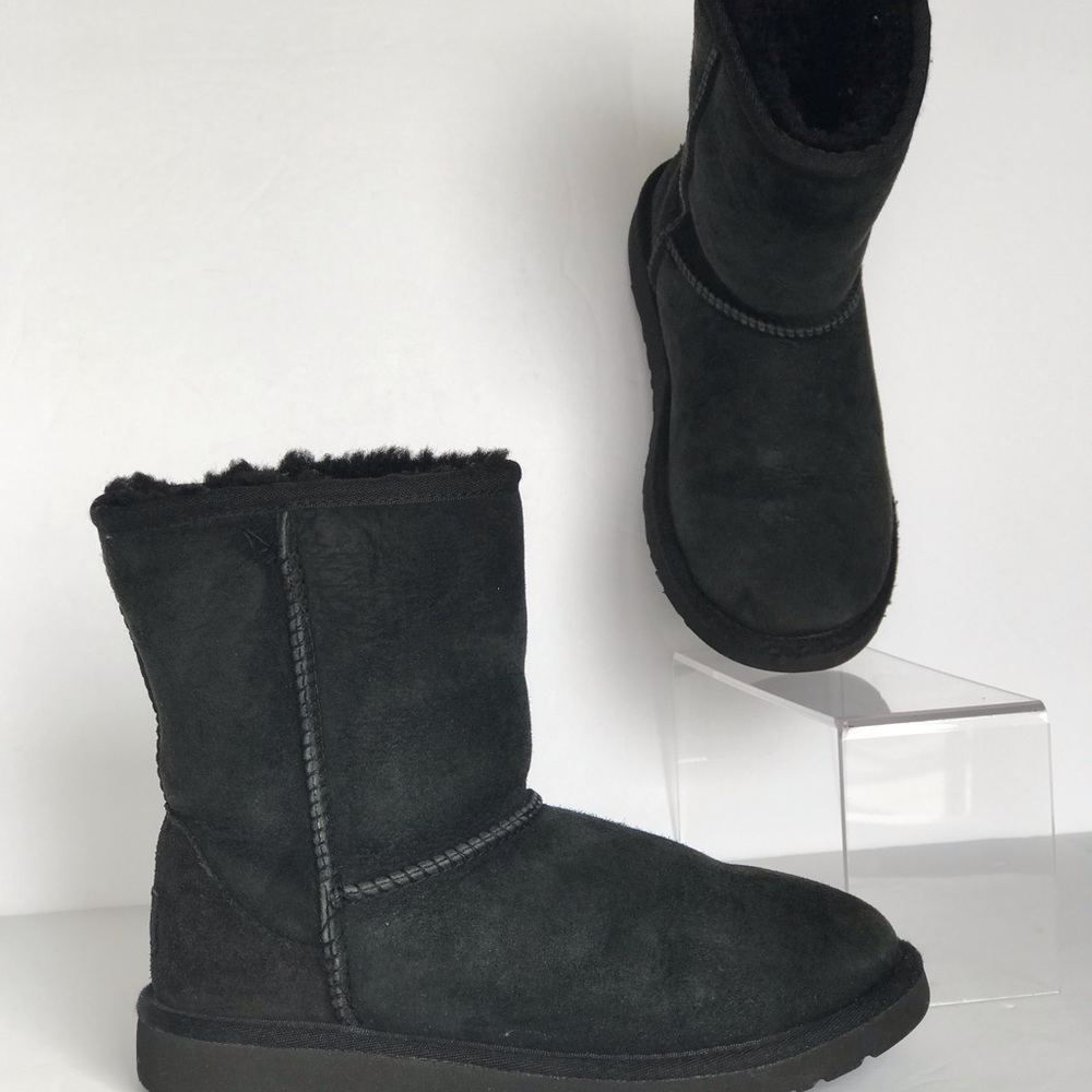 UGG Black Sheepskin Warm Classic Pull-On Short Soft Boots Kids Child sz 3 NO BOX